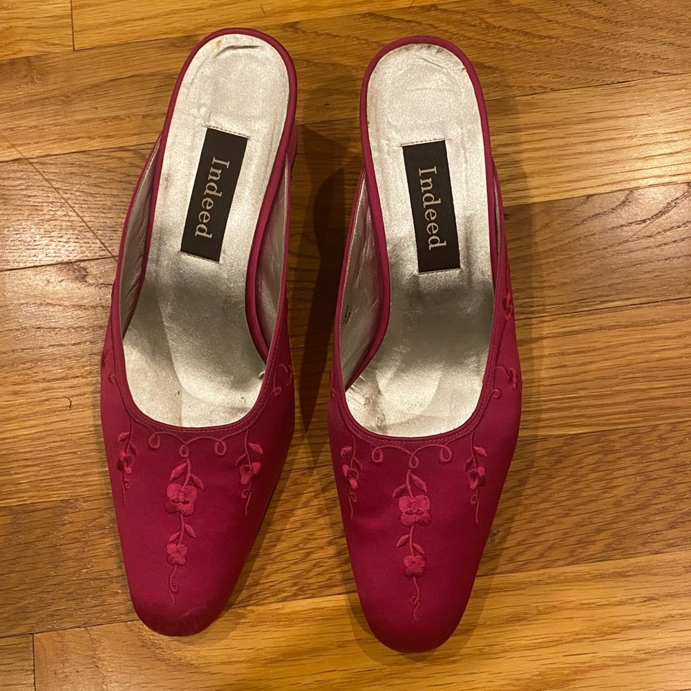 Pink embroidered pumps